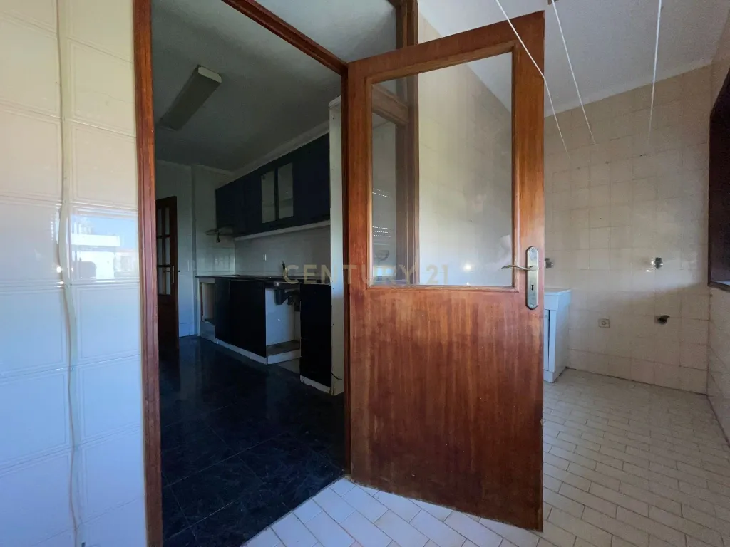T3 em Vilar de Andorinho - Image 7