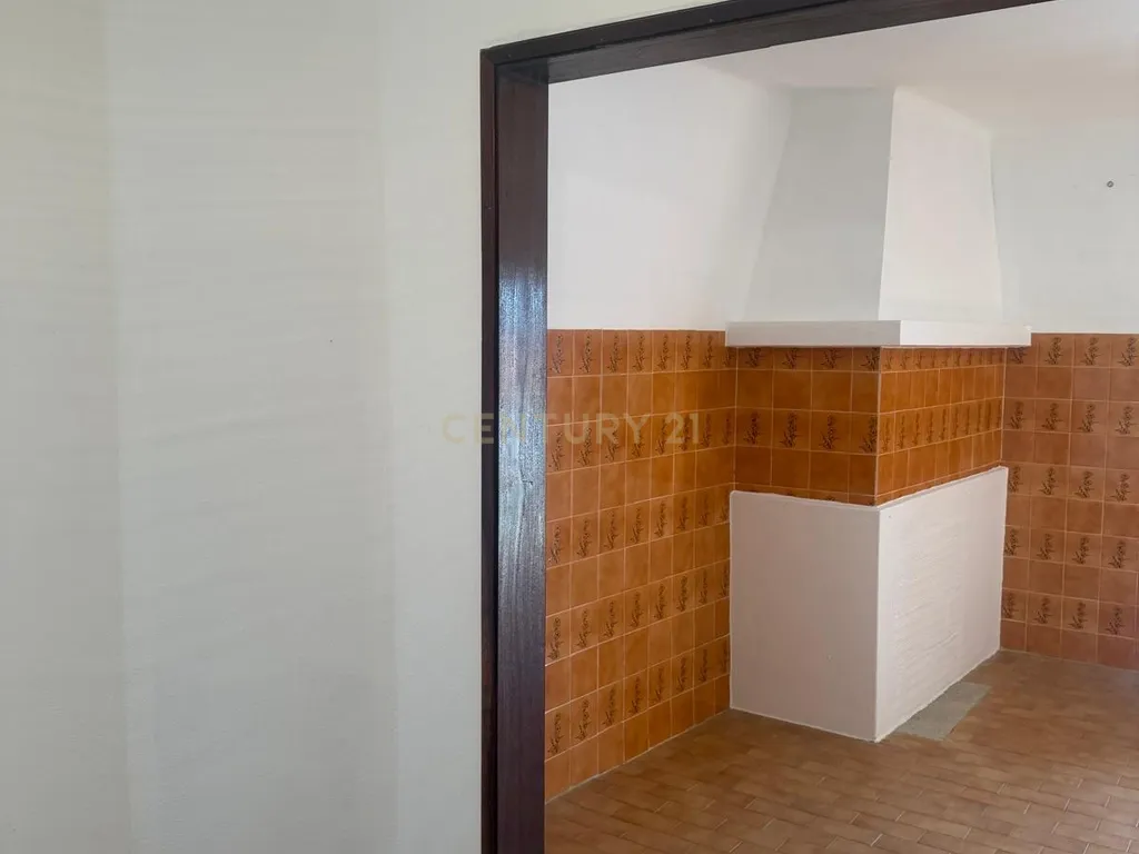 Excelente Oportunidade! Espaçosa Moradia T3 com Terraço em Mata, Castelo Branco - Image 17