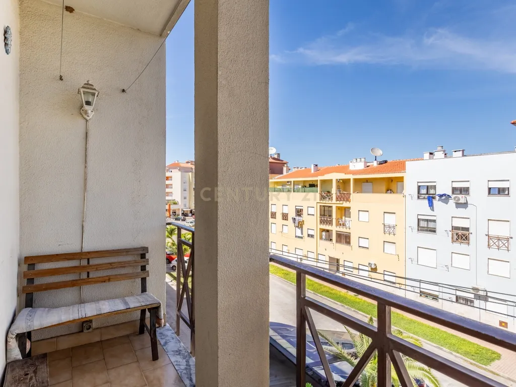 T3 Espaçoso em Excelente Localização- Quinta do Conde - Image 11
