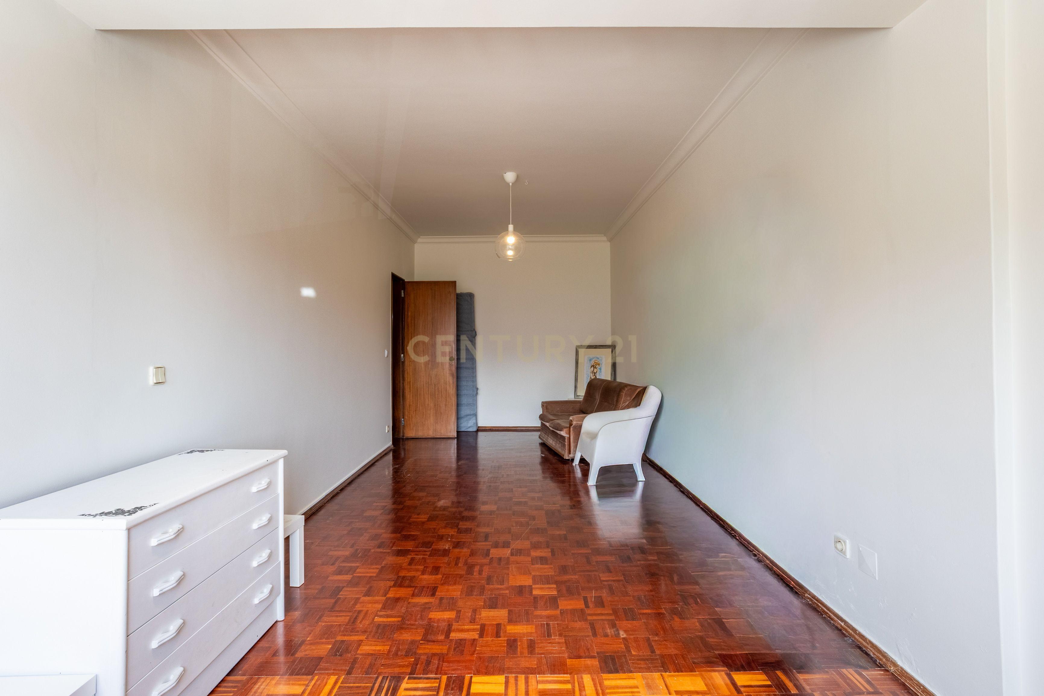 Fotografia 7 de Apartamento T4 em Queluz