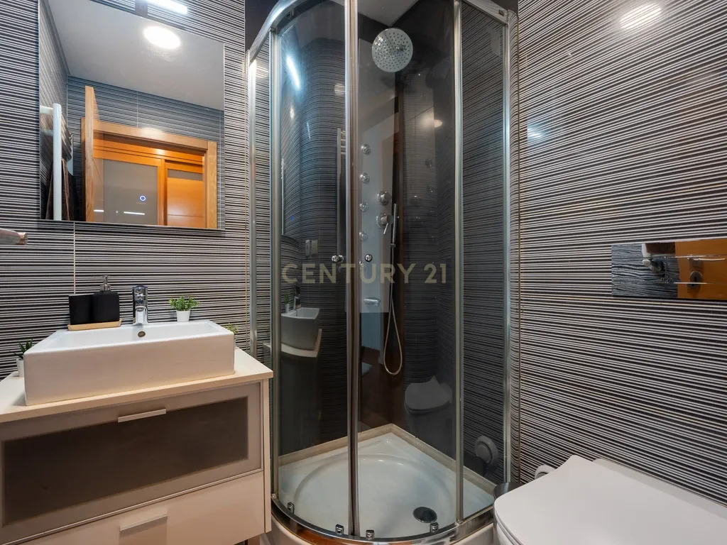 Apartamento de tipologia T3, com 2 varandas, 2 WC e box para 4 viaturas, situado no Jardim da Amoreira - Ramada em Odivelas. - Image 31