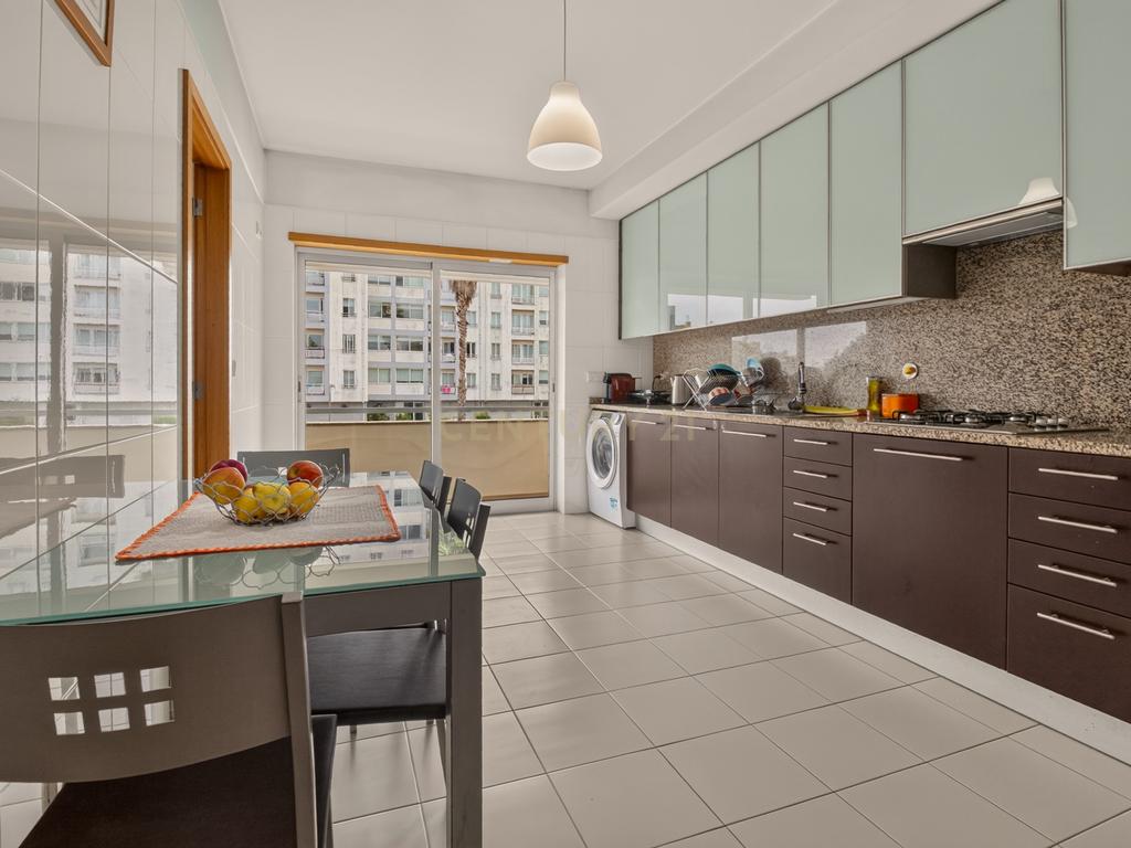 Excelente Apartamento T3 com Garagem em Real, Braga - Image 12