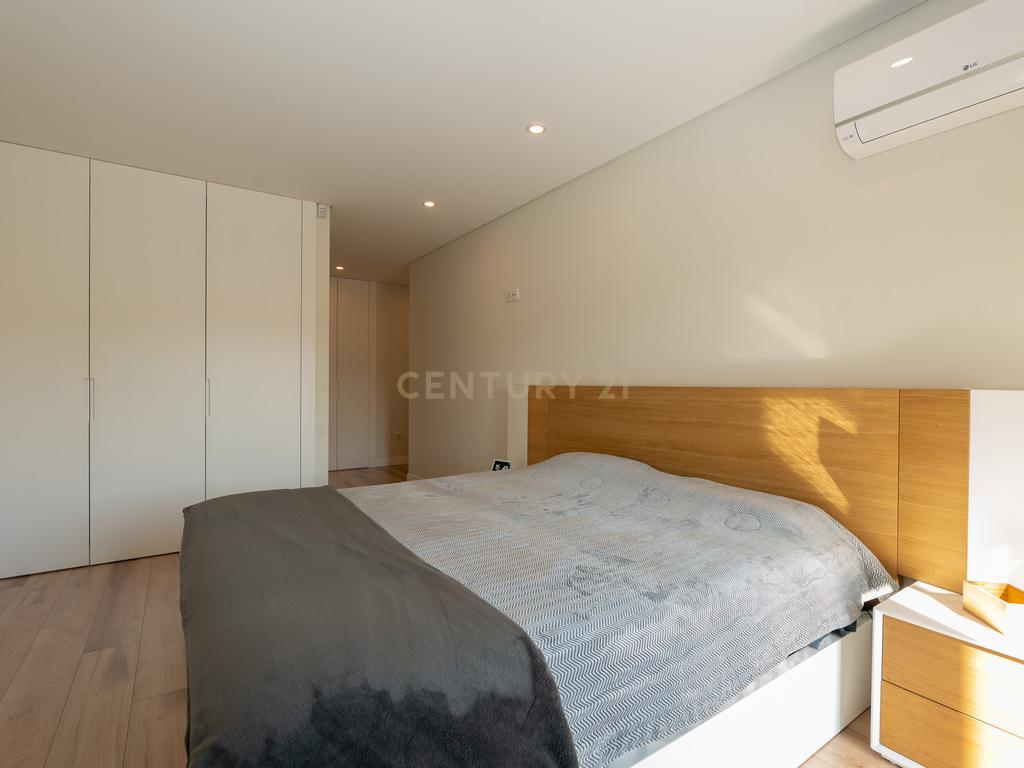 Apartamento T3+1 duplex, com terraço e estacionamento, no centro da cidade de Torres Vedras - Image 28