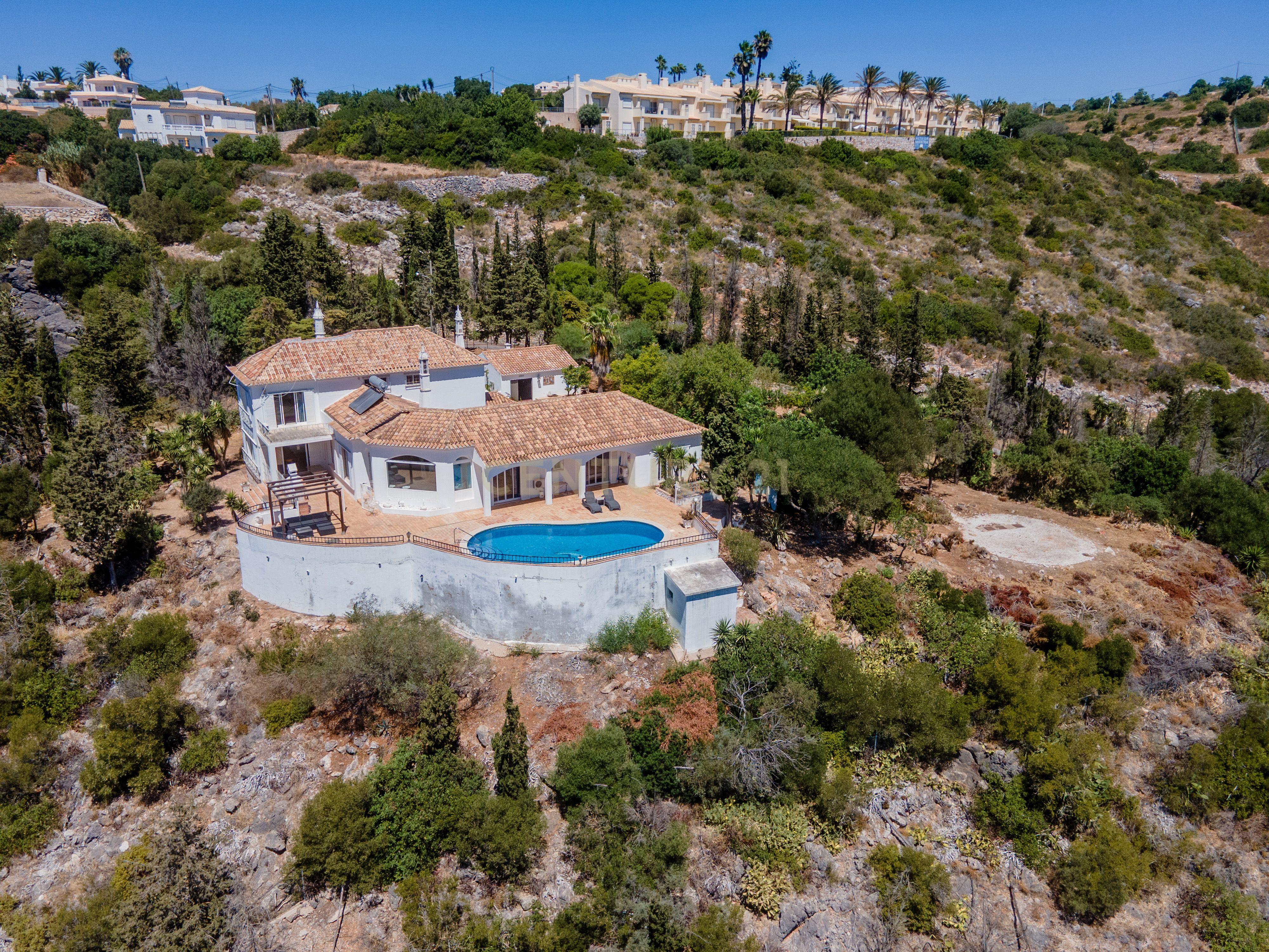 Fotografia 4 de Moradia com Vista Panorâmica para o Mar e Marina de Albufeira | Terreno urbano de 5.268 m² no Cerro d'Águia
