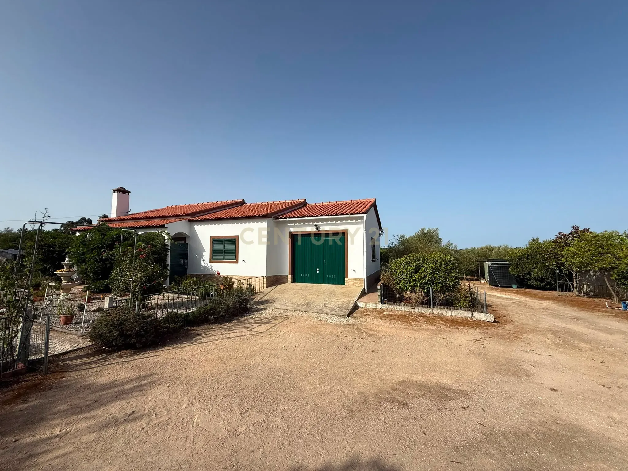 Moradia t2 com 10.280 M² DE TERRENO E UM RIACHO