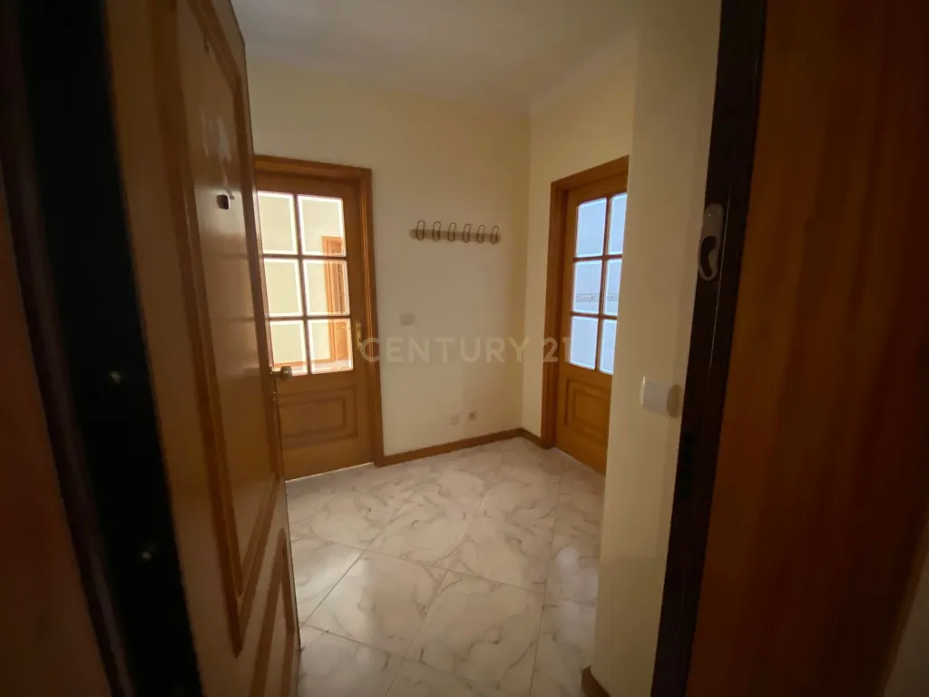 Apartamento T1 com Varanda e Garagem, Águas Santas, Maia - Image 15