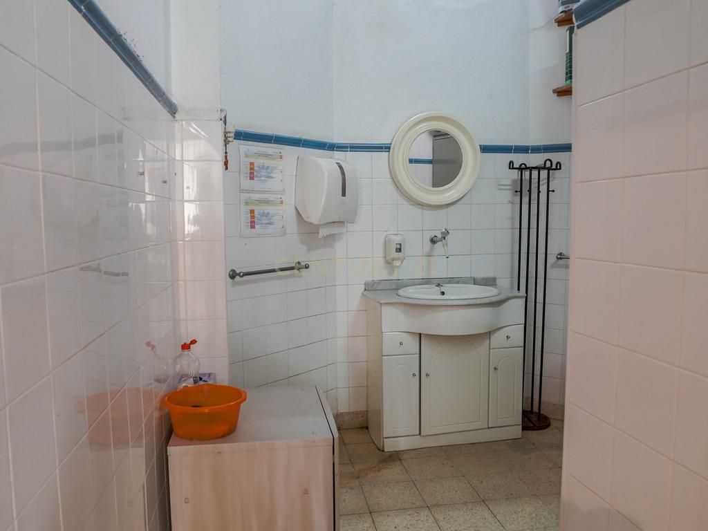  Espaço Versátil com Localização Privilegiada - Image 6