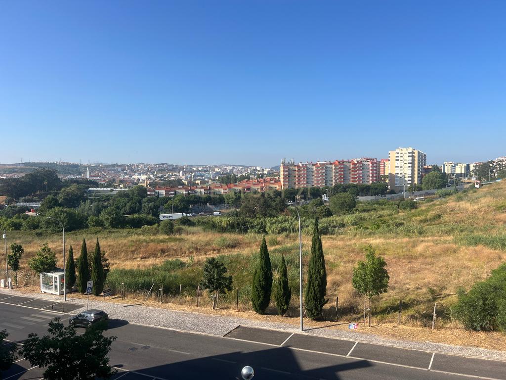 T2 com parqueamento e arrecadação -  Casas do Lago Serra de Carnaxide Amadora - Image 37