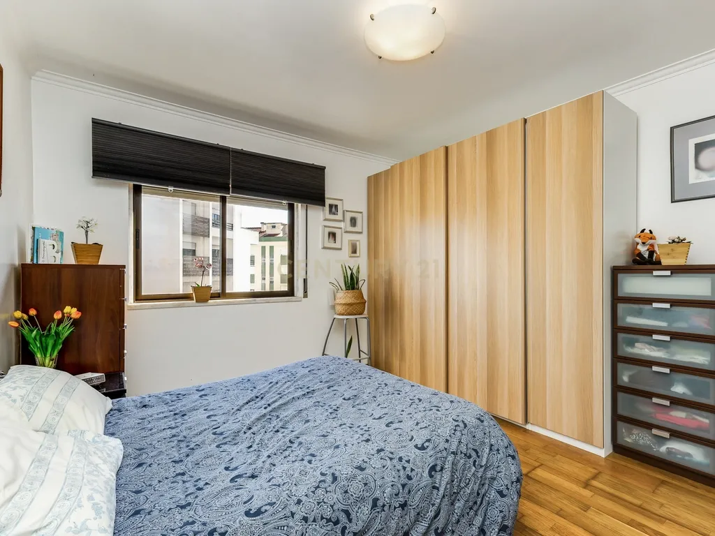 Apartamento T2 em Monte Abraão 97m², Varanda e Lareira - Image 17