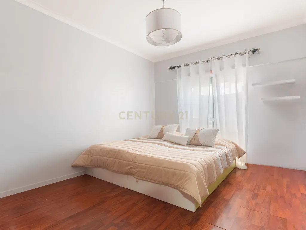 Apartamento T2 com Varandas em Vale do Cobro - Image 13
