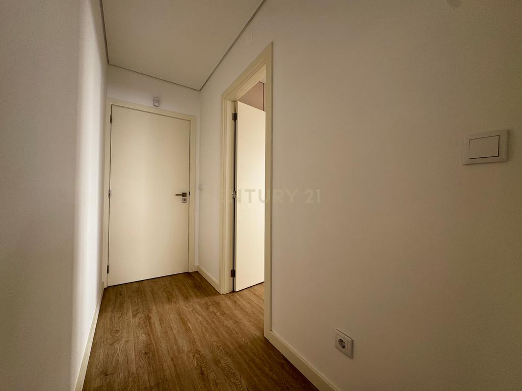 T3 COM VIVÊNCIA DE ANDAR-MORADIA | JARDIM E TERRAÇO PRIVATIVOS | A 150 M DA PRAIA DE Mindelo, Porto - Image 18