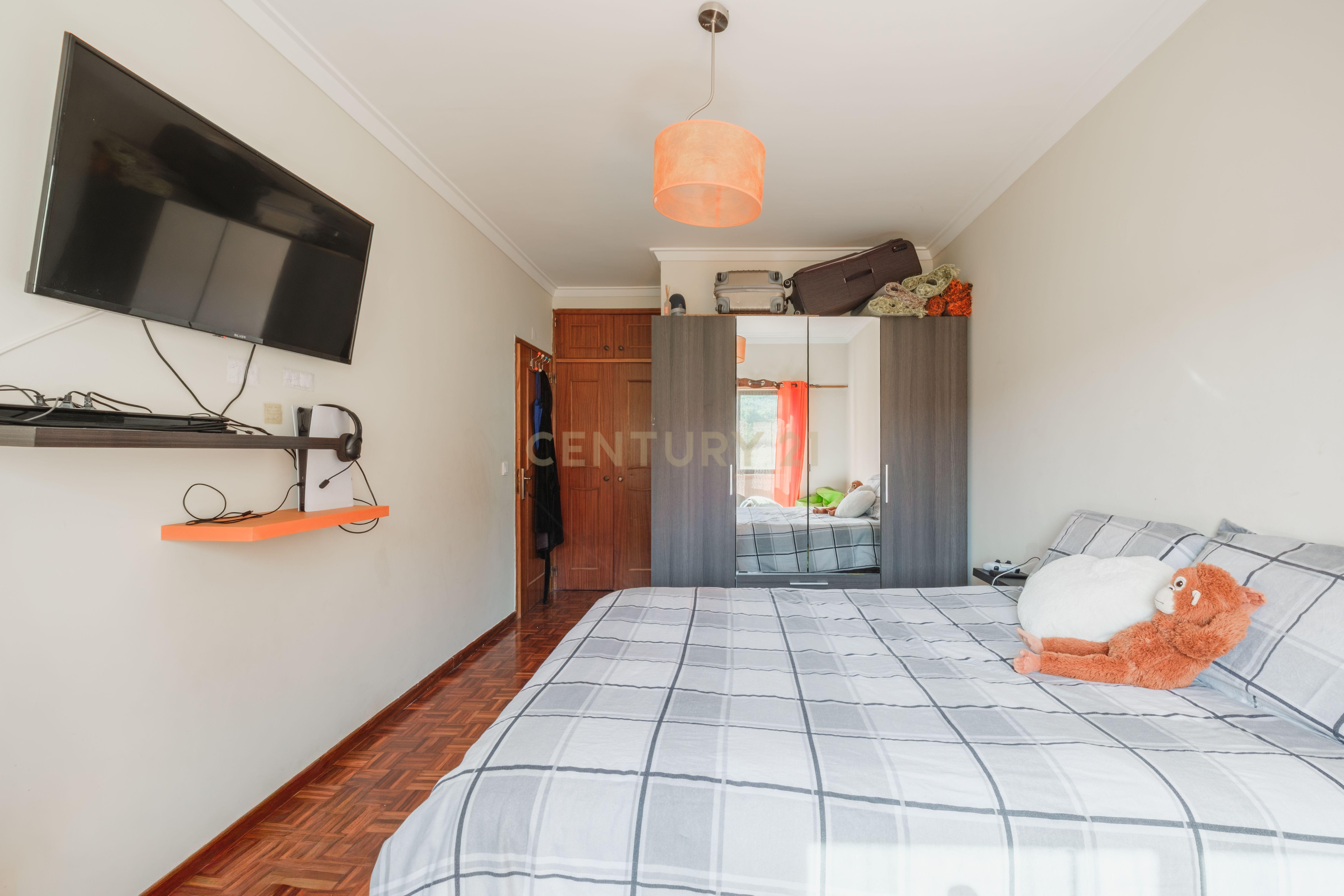 Fotografia 10 de Apartamento T3 com elevador e arrecadação em Mem Martins