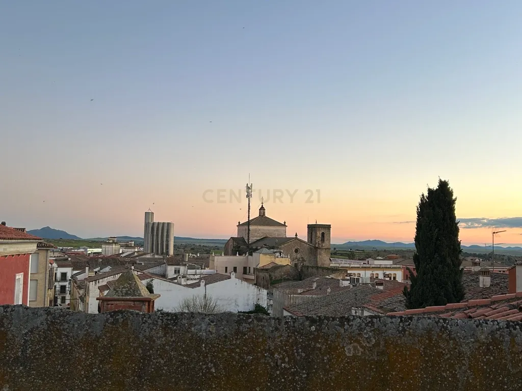 Edifício exclusivo com grande potencial numa das melhores zonas de Trujillo - Image 106