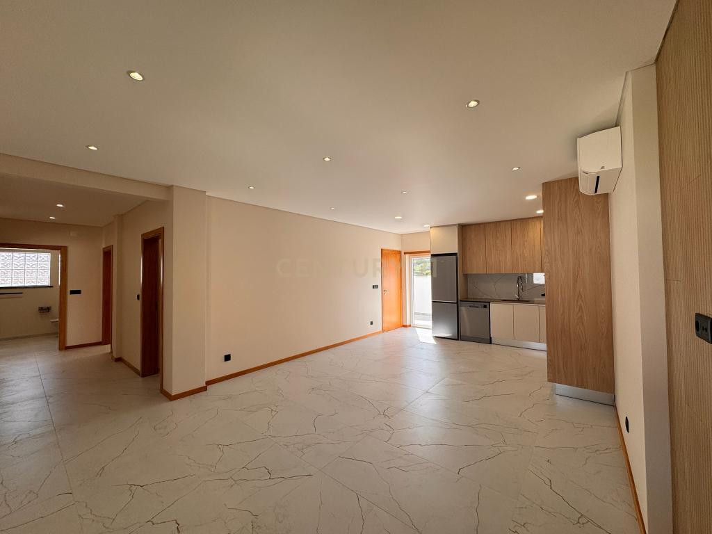 Moradia T2+1 Nova com garagem - Image 4