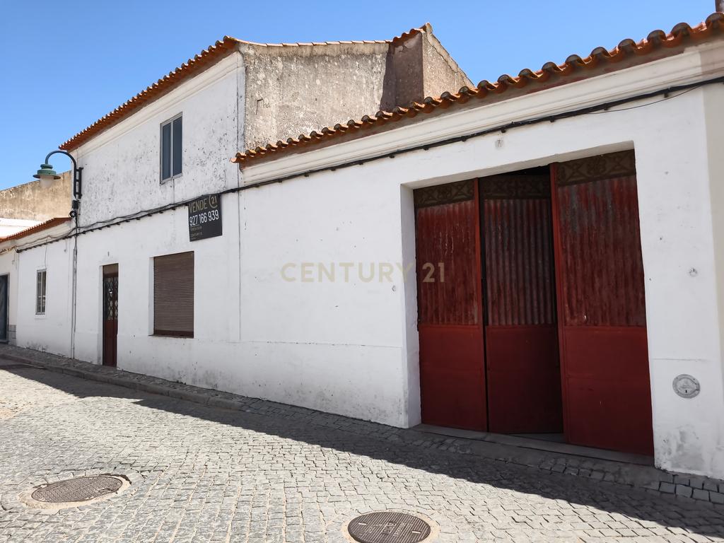 Oportunidade Única em Pias: Loja e Casão (Junto ao Restaurante "O Adro") - Image 2