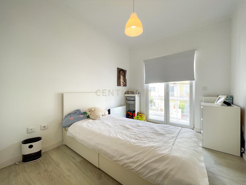 Moradia T3 Renovada com Terraço na Quinta do Conde – Sesimbra - Image 19