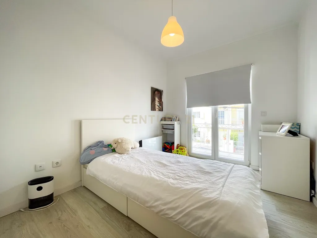 Moradia T3 Renovada com Terraço na Quinta do Conde – Sesimbra - Image 19