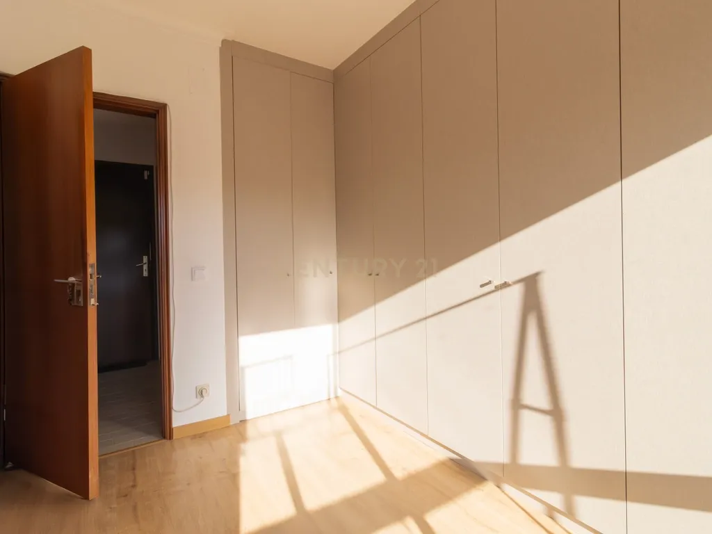 Moradia multifamiliar com rendimento imediato | 2.000 m² de terreno | A apenas 4,5 km de Fátima - Image 41