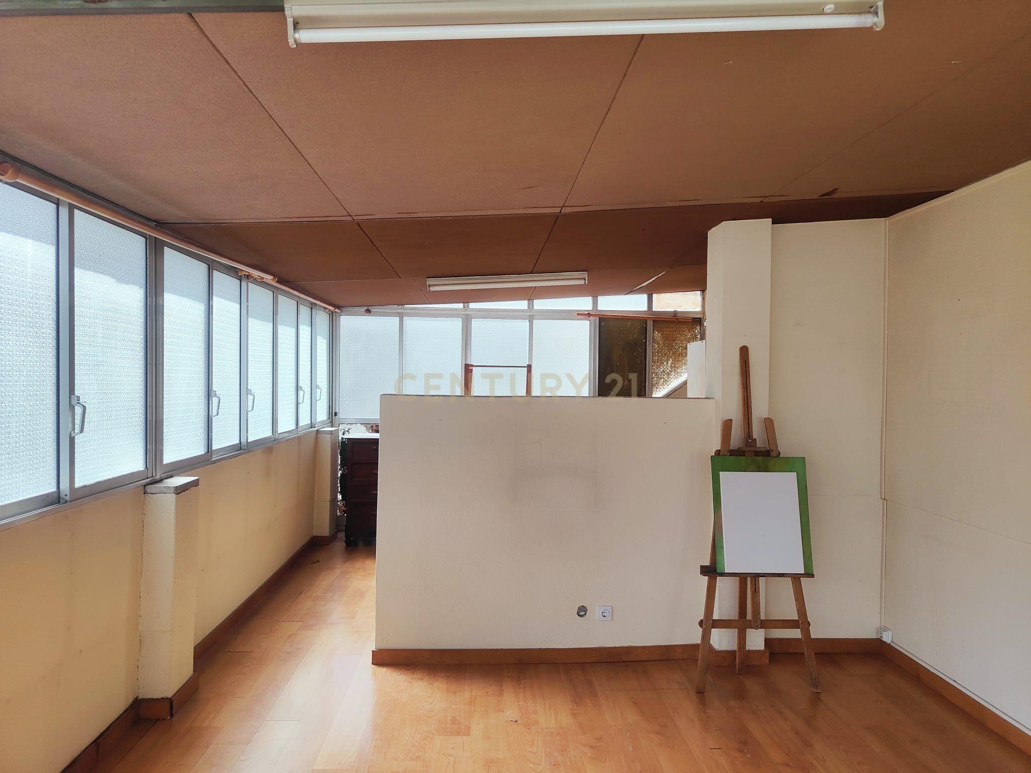 Prédio Bi-Familiar T2 e 2 Anexos Tipologia T1 Em Zona Residencial Tranquila Na Póvoa de Santo Adrião  - Image 42