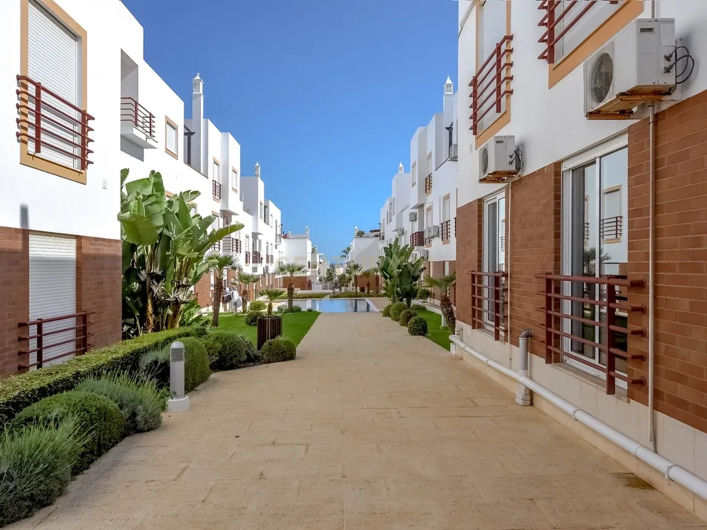 Apartamento T2 com Terraço em Cabanas de Tavira - Image 19