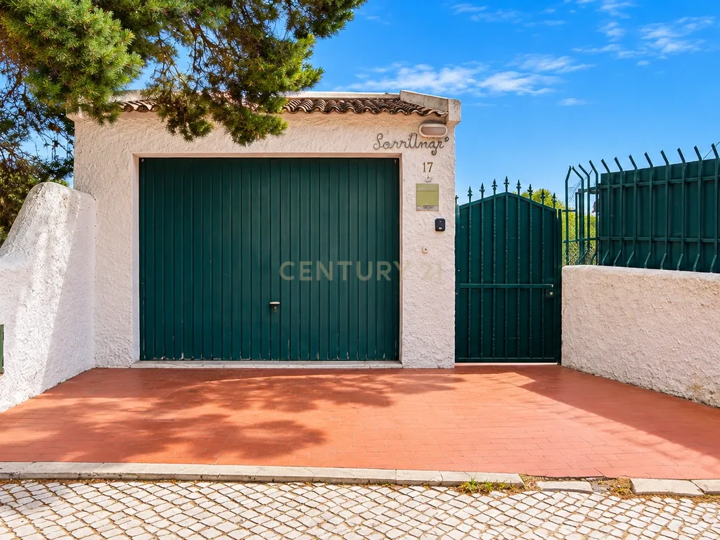 Moradia Isolada T6 com Vista Mar e Amplo Espaço Exterior – Sesimbra - Image 15