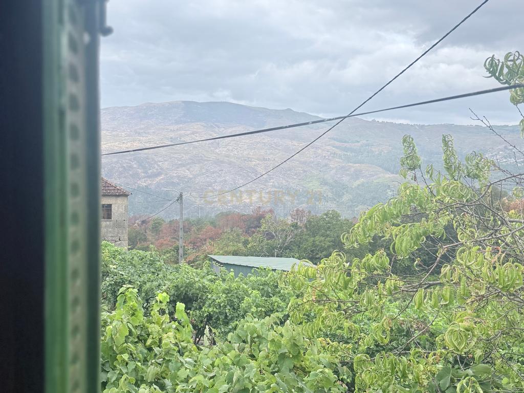 Casa de Pedra com potencial no coração do Gerês - perto do Lindoso - Image 22