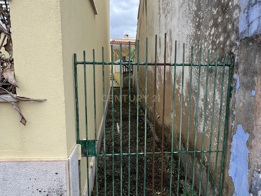 Moradia para remodelar a 1 km da encantadora Ilha do Lombo – Tomar - Image 15