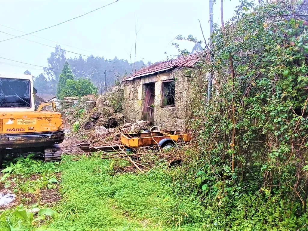 Quinta De Além com casa rústica em ruína para reabilitação total de 2 quartos no centro de Cete, Paredes - Image 10