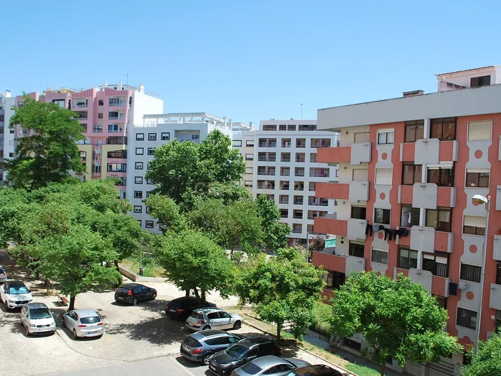T3 com Áreas Generosas no Pragal – Almada - Image 28
