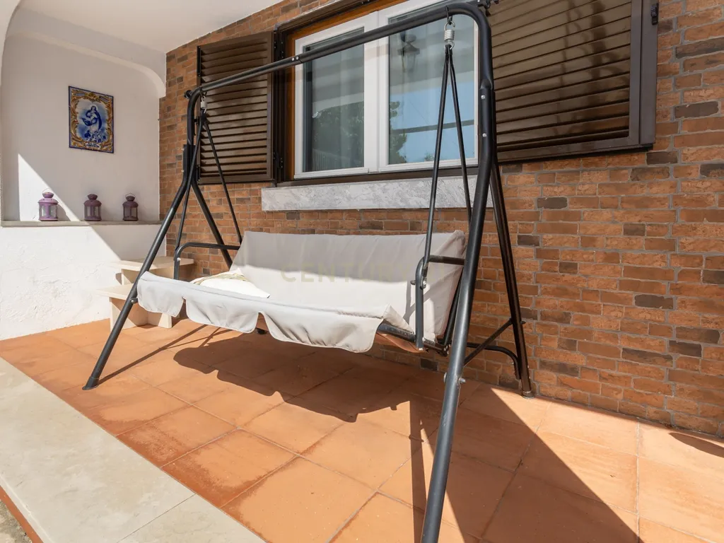 Duas moradias, um terreno com 650 m² e uma vista privilegiada para a Serra de Sintra - Image 33