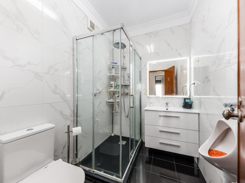 Apartamento Renovado T3 na Amadora - Image 11