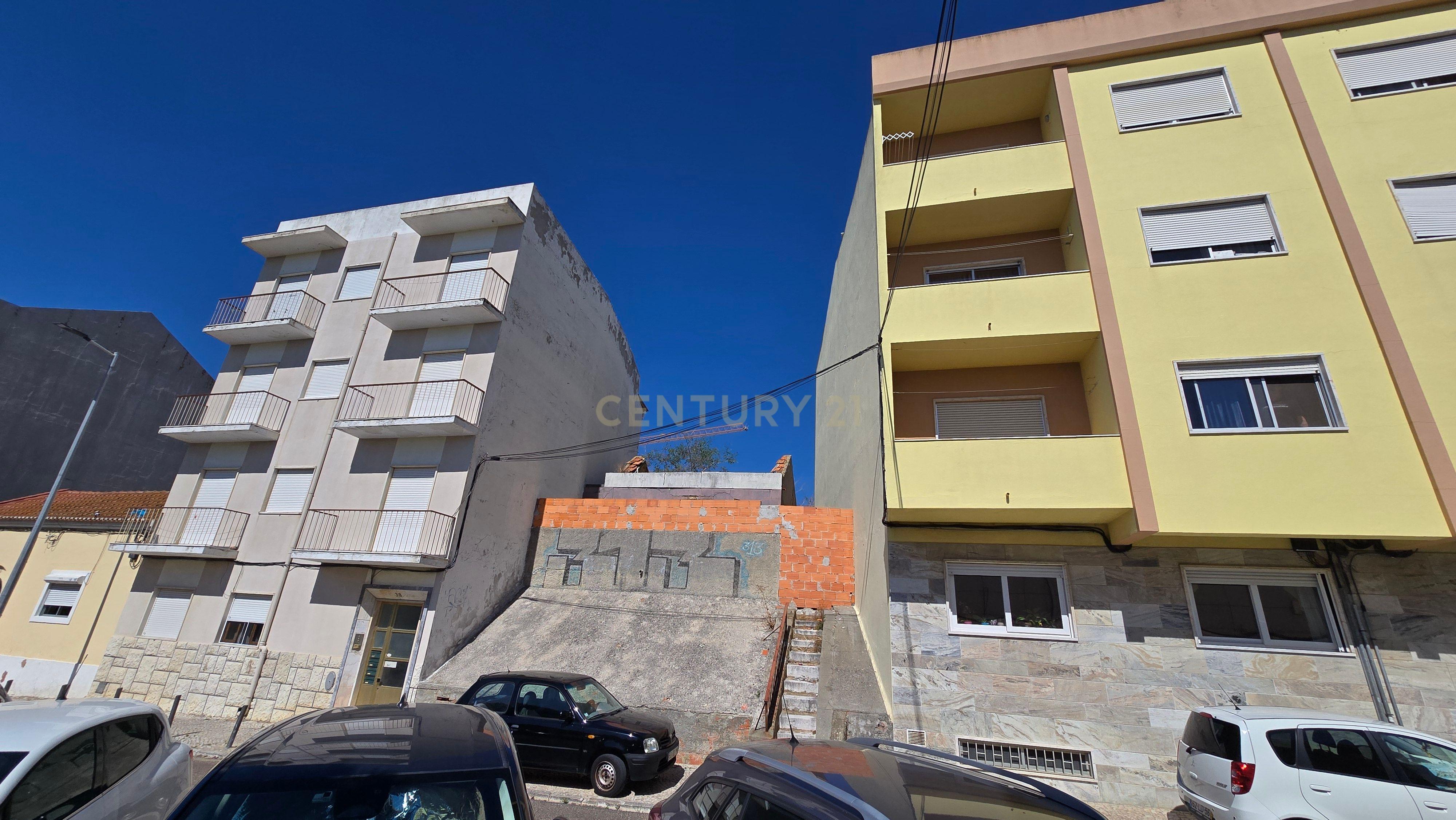 Fotografia 4 de Terreno com Projeto Aprovado para Construção de 8 Apartamentos - Bairro Santos Nicolau - Setúbal