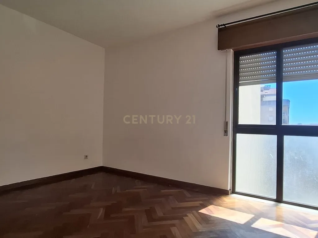 Apartamento T2 - Tapada das Mercês - Image 10