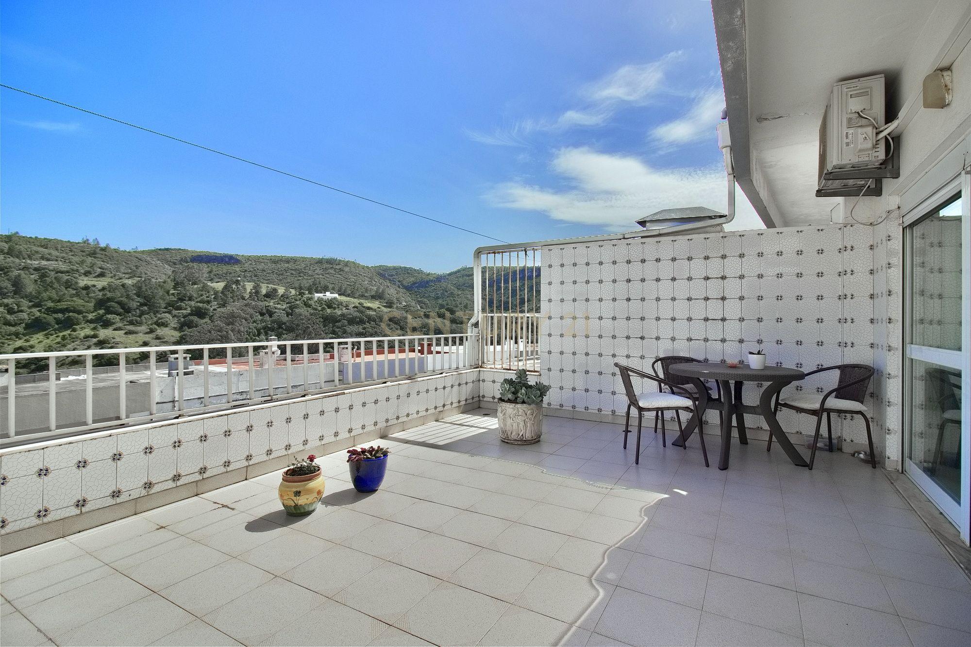 Apartamento T1+2 na Histórica Aldeia do Castelo de Sesimbra - Image 3