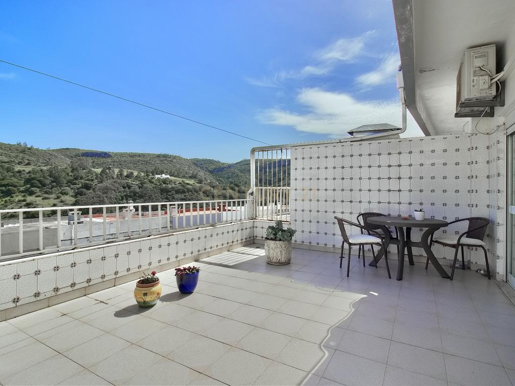 Apartamento T1+2 na Histórica Aldeia do Castelo de Sesimbra - Image 3