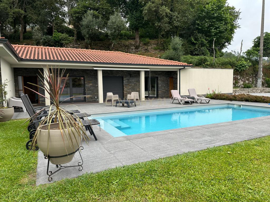  Moradia Térrea com Piscina | Braga - Gerês - Image 53