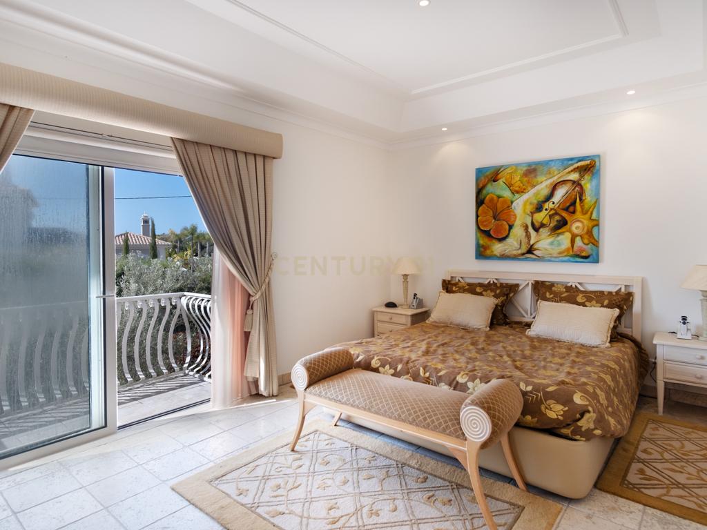 Moradia T5 com Piscina e Jardim em Lagoa, Faro - Image 14