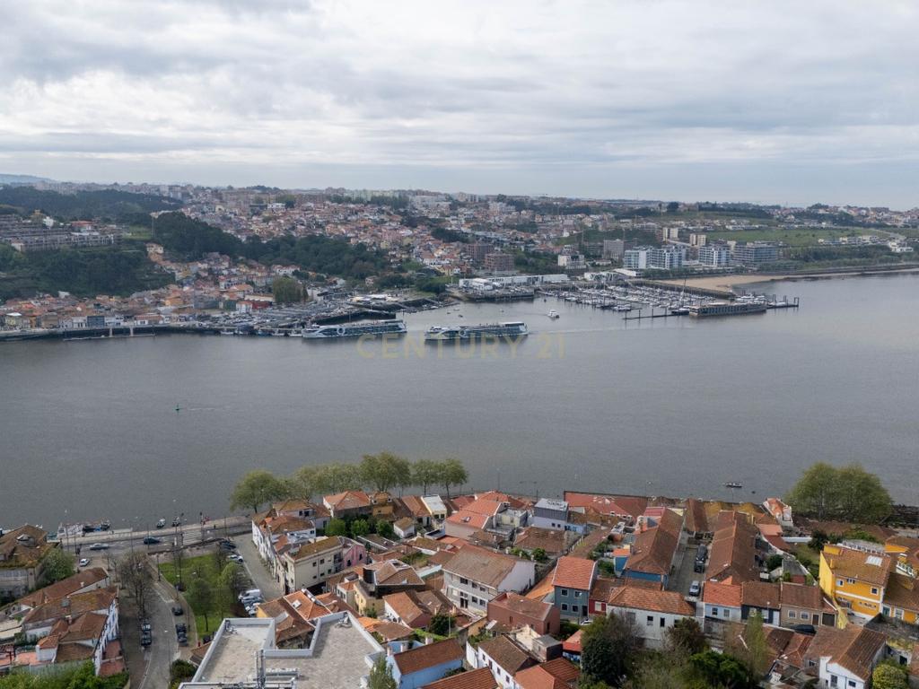 Exclusiva Moradia de Luxo no Coração do Ouro – Rua Senhor da Boa Morte, Porto - Image 7