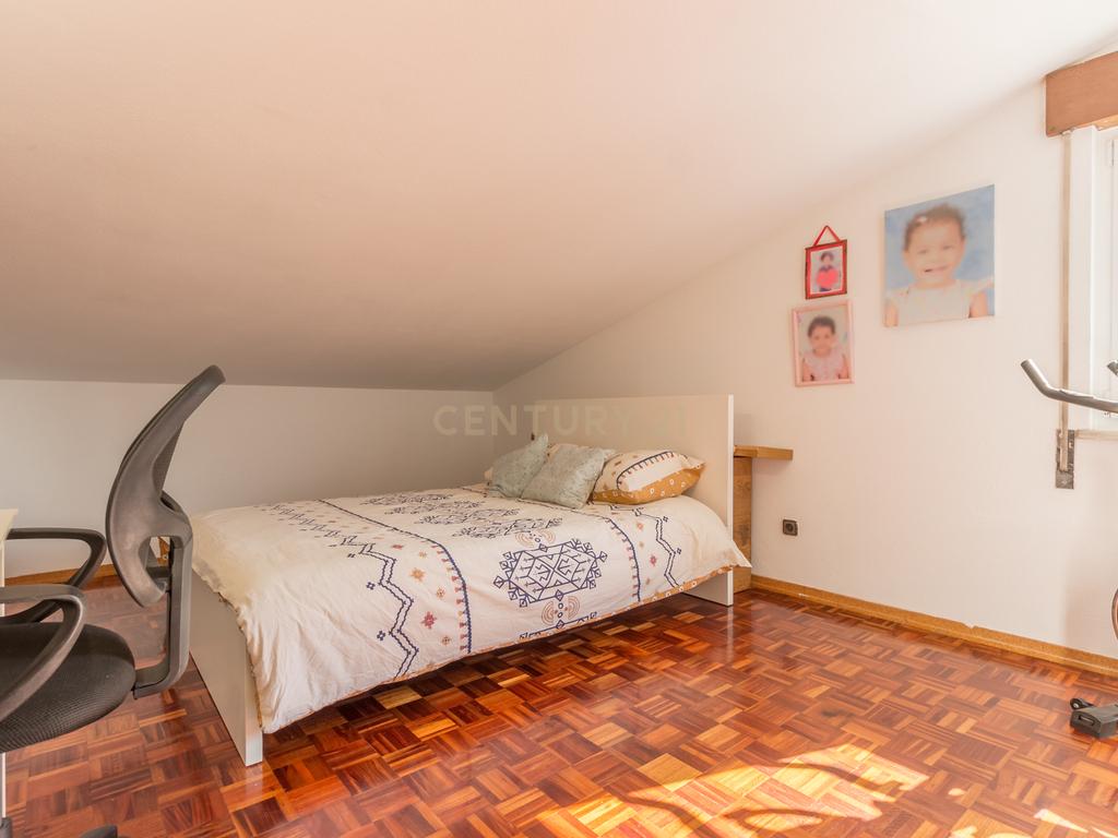 Quinta do Conde - Andar de moradia, 1º andar , com varandas e quatro quartos - Image 18