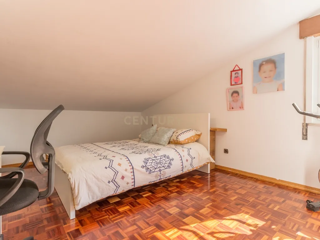Quinta do Conde - Andar de moradia, 1º andar , com varandas e quatro quartos - Image 18