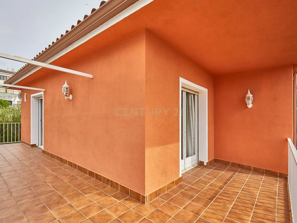 Moradia com vista para o mar e 3 habitações independentes em Canet de Mar - Image 29