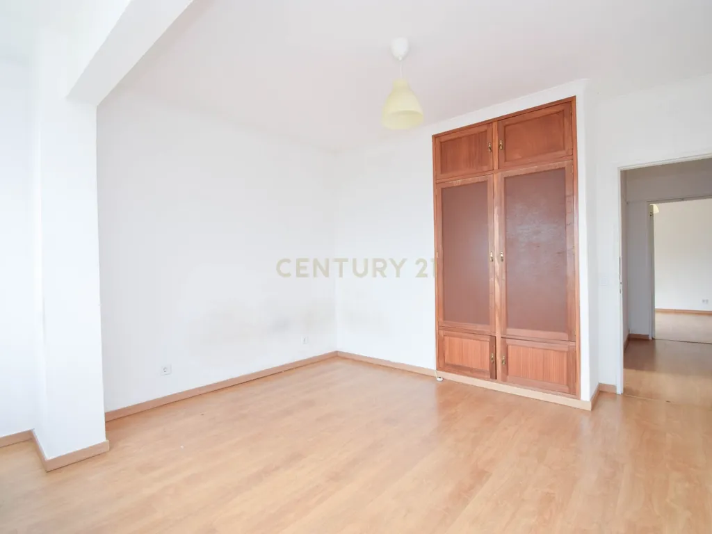 T3 na Quinta do Marquês, Oeiras | 115 m² de Potencial para Criar a Sua Casa de Sonho - Image 13