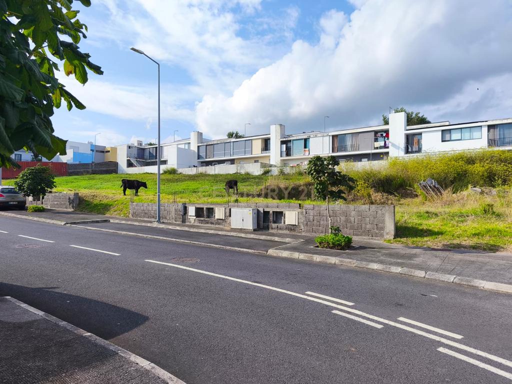 Loteamento em Relva, Ponta Delgada - 273m² com Projeto Aprovado e possibilidade construção chave na mão - Image 4