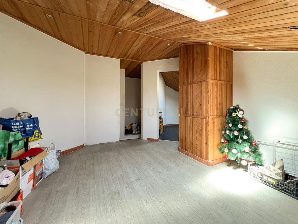 Apartamento T2 com Sótão e garagem - Torres Vedras - Image 17