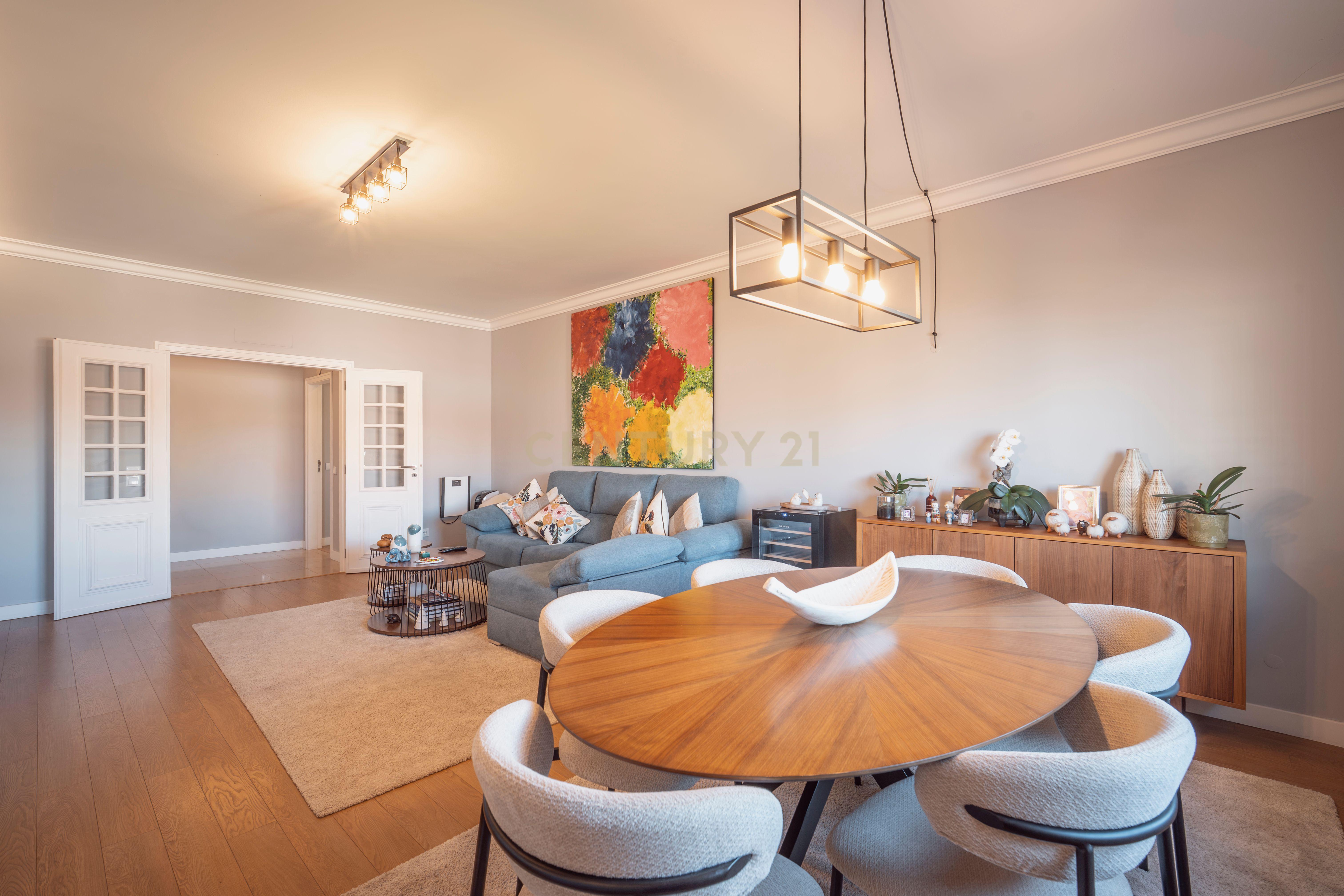 Fotografia 3 de Espaçoso Apartamento T3 para arrendamento | 144 m² | Monte Estoril apenas 500 metros da praia