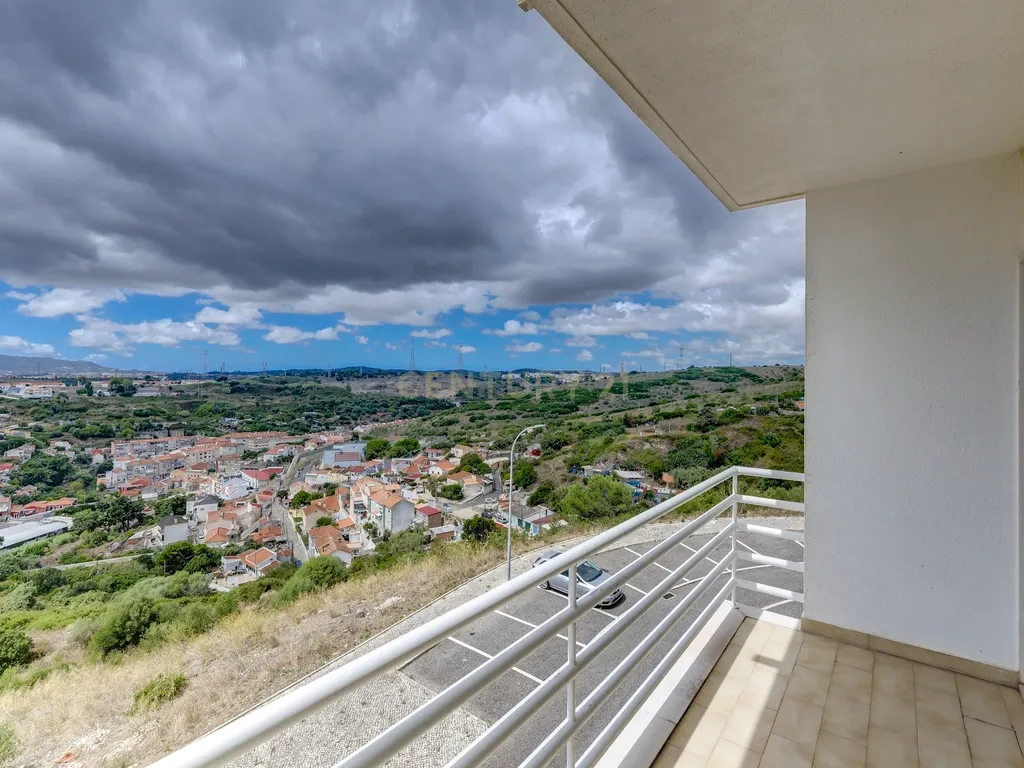 Apartamento T3 na Serra das Brancas, com box de 67m2 e arrecadação. - Image 23