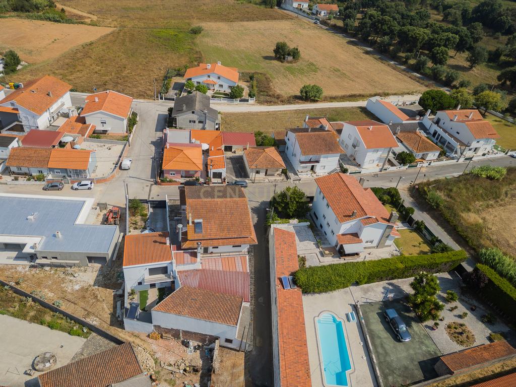 MORADIA EXCLUSIVA EM ALCOBAÇA – CONFORTO, ESPAÇO E POTENCIAL DE INVESTIMENTO! - Image 51