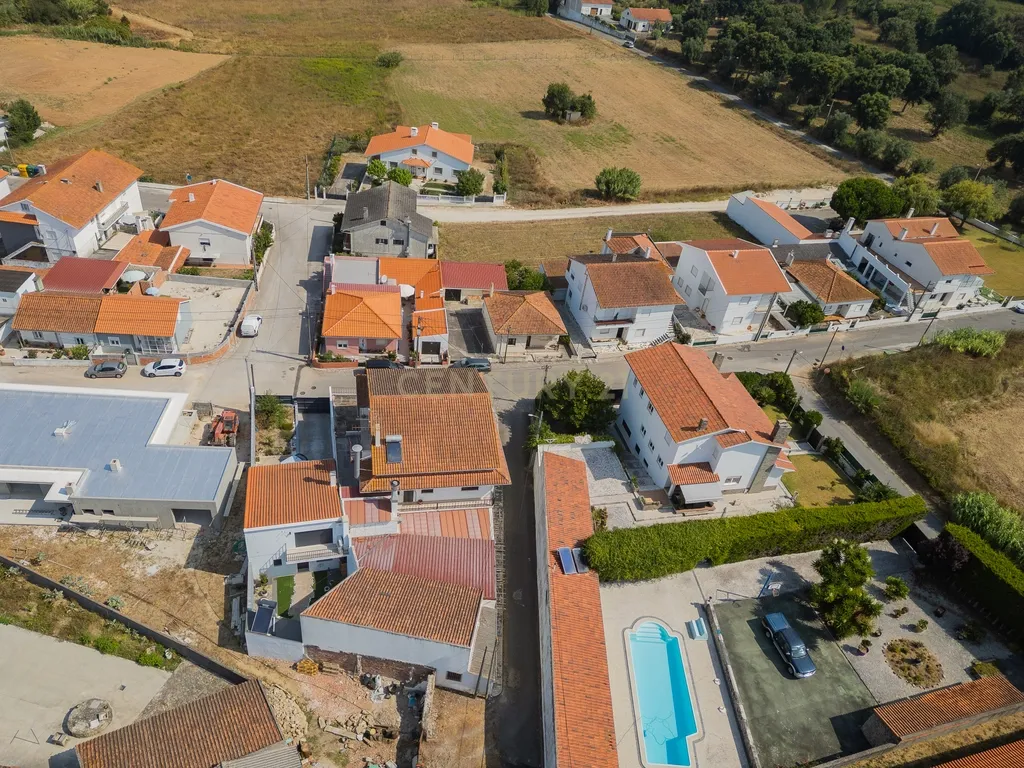 MORADIA EXCLUSIVA EM ALCOBAÇA – CONFORTO, ESPAÇO E POTENCIAL DE INVESTIMENTO! - Image 51