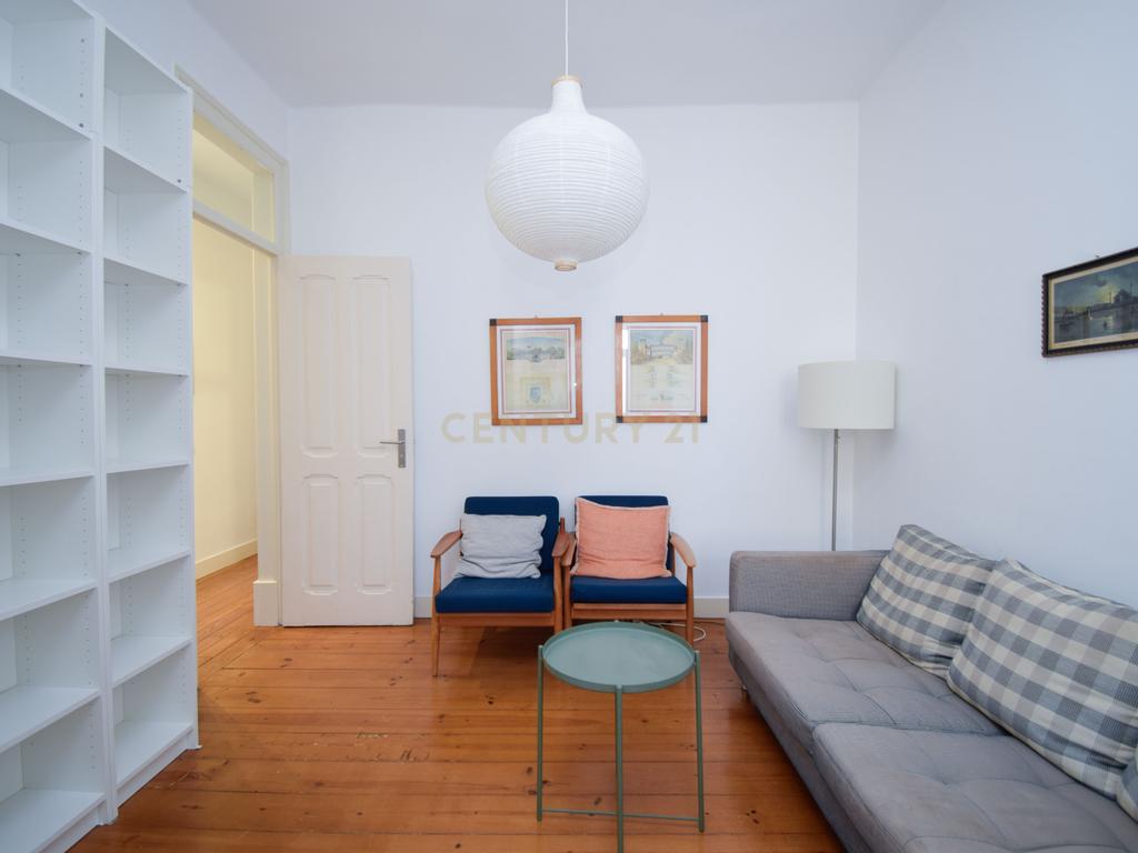 Apartamento T2+1 Renovado no Coração de Campo de Ourique - Image 4