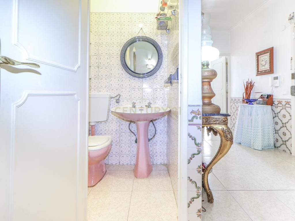 Apartamento T3 no Laranjeiro – Junto à Base Naval do Alfeite | Pronto a Habitar | Elevador - Image 30
